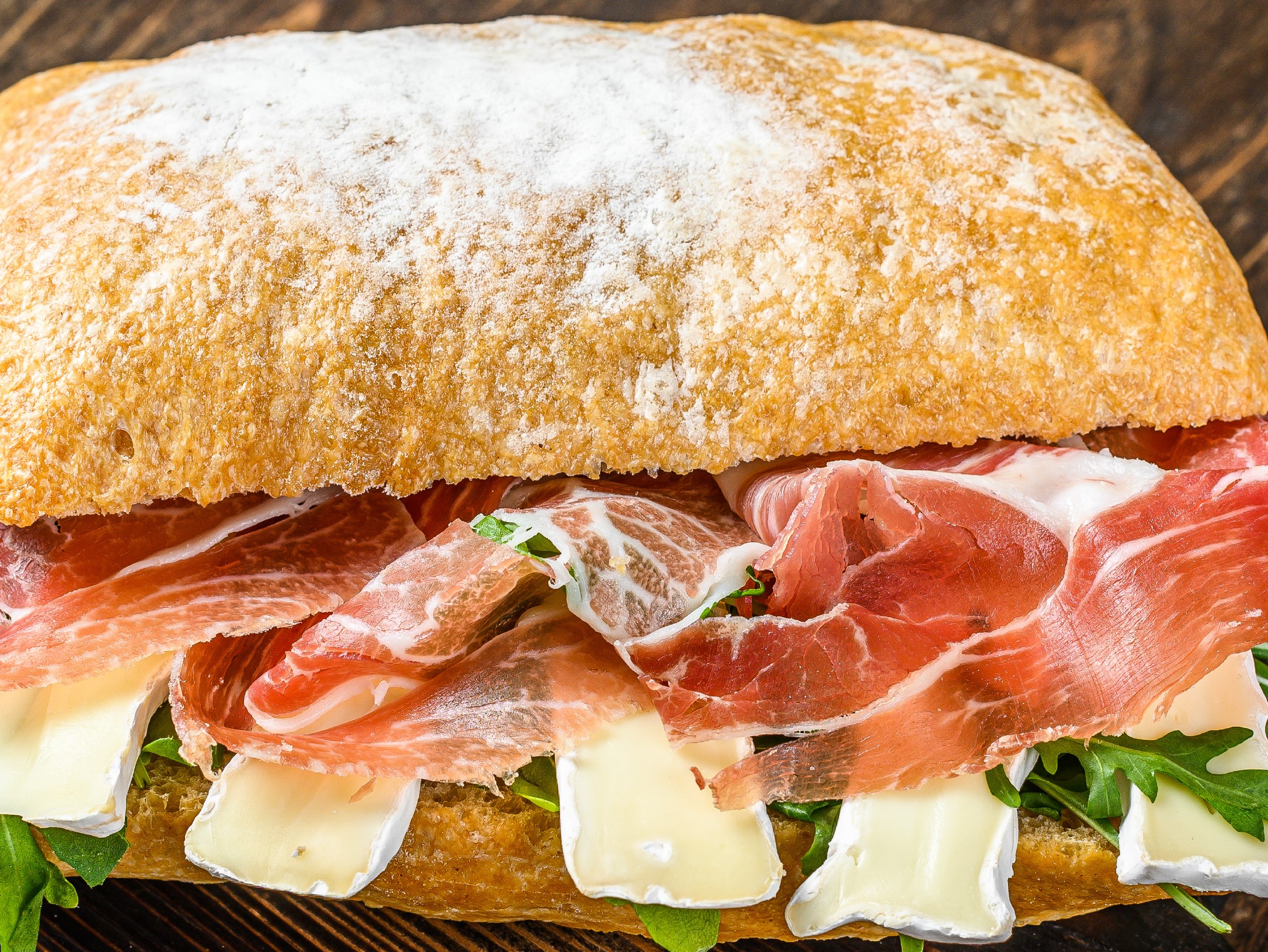 Receita de pão recheado com presunto e queijo